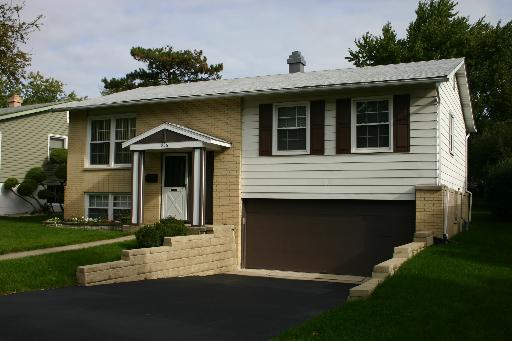 856 Bonniebrook Ave., Mundelein, IL 60060