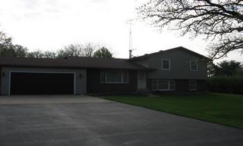 108 Woodland Dr., Dixon, IL 61021