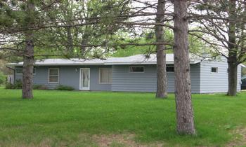 109 Woodland Dr., Dixon, IL 61021