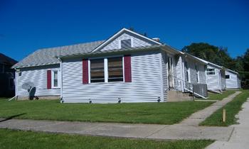 806 Douglas, Ashton, IL 61006