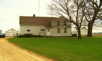 1657 Nauman, Amboy, IL 61310