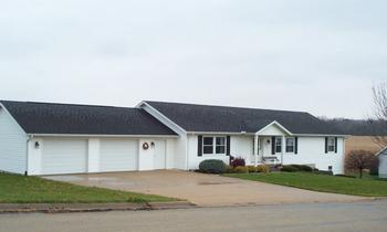 702 Sunset Dr., Morrison, IL 61270