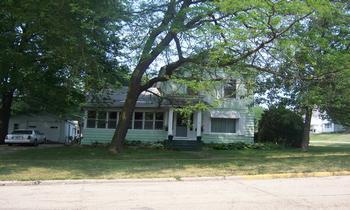 607 Evans Ave., Ashton, IL 61006