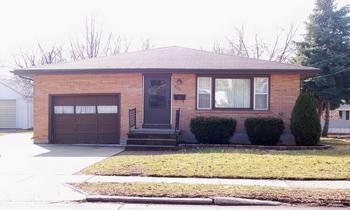406 E Bradshaw, Dixon, IL 61021