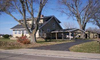 576 Palmyra, Dixon, IL 61021