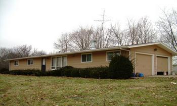 747 Searls Rd., Amboy, IL 61310