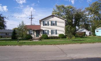 14 N Metcalf, Amboy, IL 61310