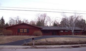 2707 Starkweather Rd., Rockford, IL 61107