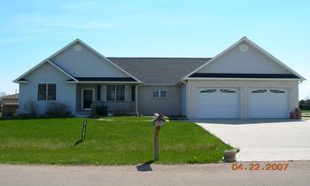 41 E. Joe Dr., Amboy, IL 61310
