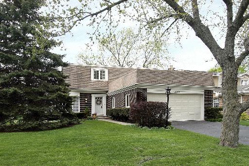 1040 Rolling Pass, Glenview, IL 60025