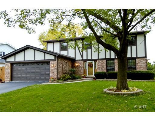223 N Whispering Hills Dr., Naperville, IL 60540