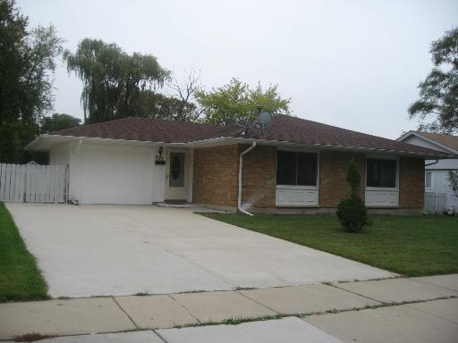 607 Oriole Dr., Streamwood, IL 60107