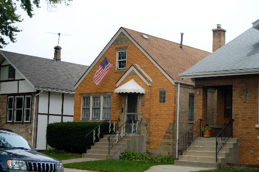 5912 W Waveland Ave., Chicago, IL 60634