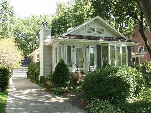711 Prospect Ave., Barrington, IL 60010