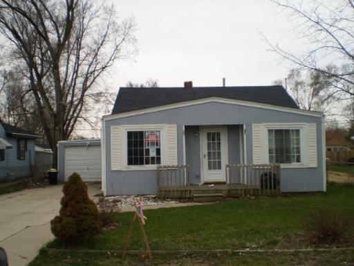 411 E Greenview Ave., Machesney Park, IL 60115