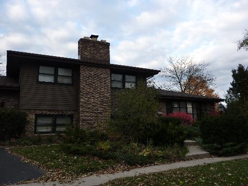 576 Eletson Dr., Crystal Lake, IL 60014