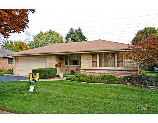 11225 S Westwood Dr., Palos Hills, IL 60465