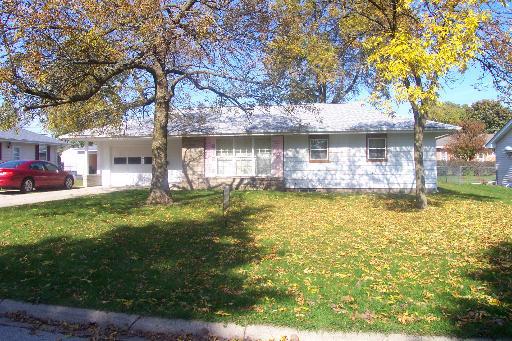 912 Hankes Ave., Aurora, IL 60505