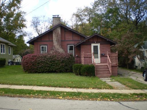 608 Lawndale Ave., Woodstock, IL 60098