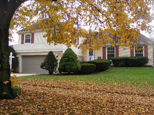 915 Stratford Ln., Downers Grove, IL 60516