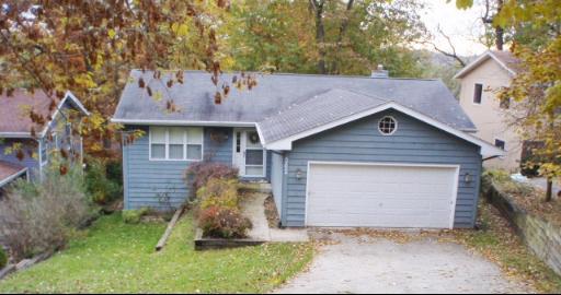 302 Apache Tr., Lake In The Hills, IL 60156