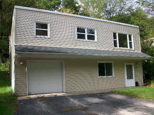41 N Lincoln Ave., Carpentersville, IL 60110