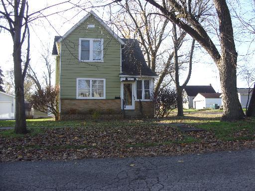 325 Ridgeland Ave., Woodstock, IL 60098
