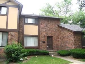 18W223 Standish Ln. #223, Villa Park, IL 60181