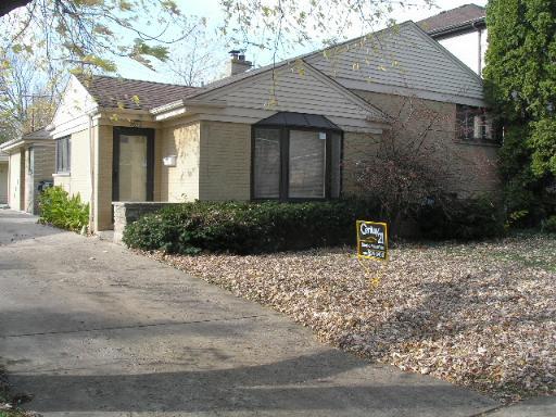 7010 N East Prairie Rd., Lincolnwood, IL 60712