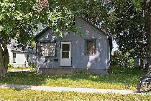 860 Parkway Ave., Elgin, IL 60120