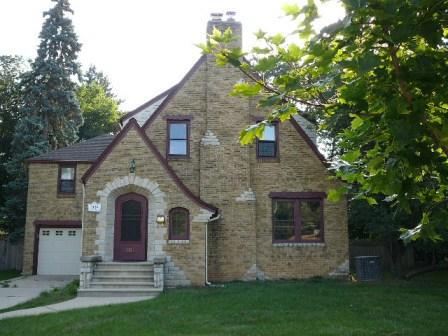507 Wing Park Blvd., Elgin, IL 60123