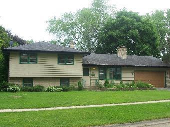 27 E James Way, Cary, IL 60013