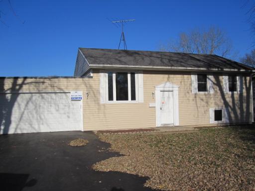669 Clover Rd., Wauconda, IL 60084