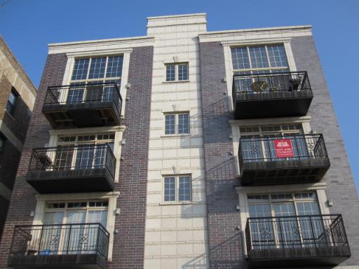 6745 N Clark St. #2S, Chicago, IL 60626