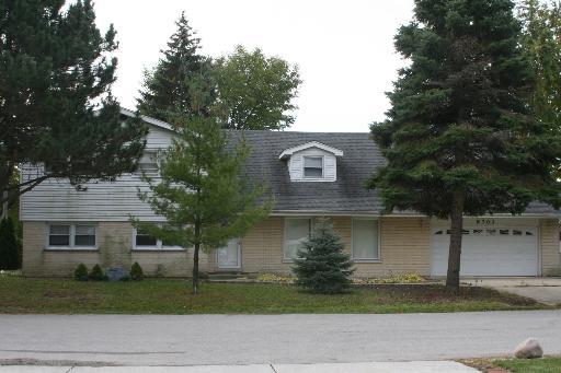 8703 W Emerson St., Niles, IL 60714