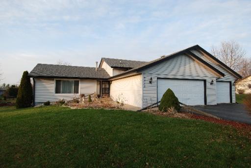 6370 Upper Ridge Way, Roscoe, IL 61073
