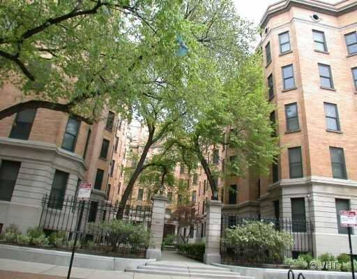 550 W Surf St. #308, Chicago, IL 60657