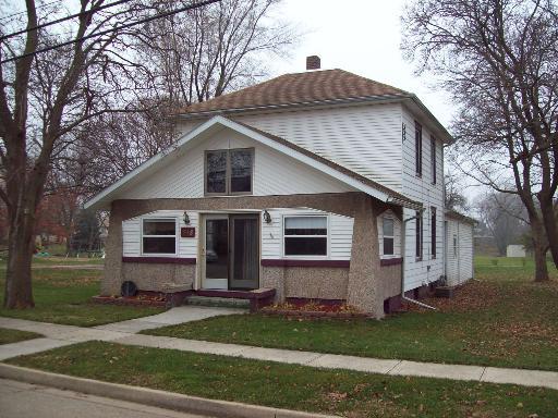 218 Liberty St., Walnut, IL 61376