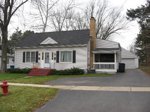 45 N Elm St., Carpentersville, IL 60110