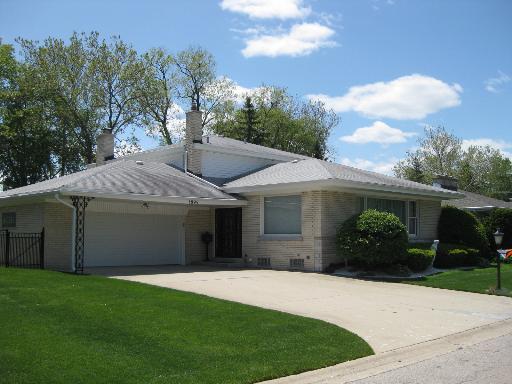 1899 Berry Ln., Des Plaines, IL 60018