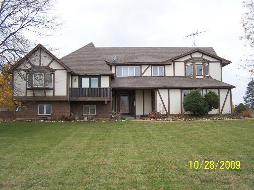 2220 Woodlawn Park Ave., Mchenry, IL 60051