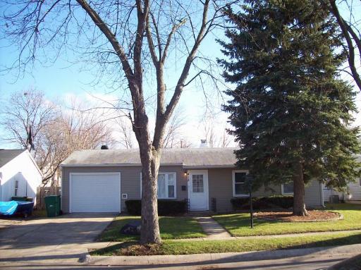 415 Kenyon Dr., Romeoville, IL 60446