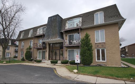 10308 S Circle Dr. #103, Oak Lawn, IL 60453