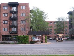9375 Landings Ln. #201, Des Plaines, IL 60016