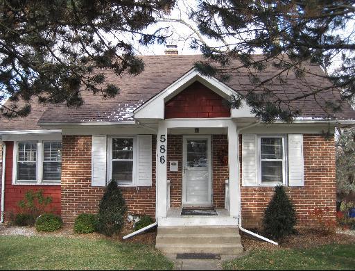 586 Elm St., Glen Ellyn, IL 60137