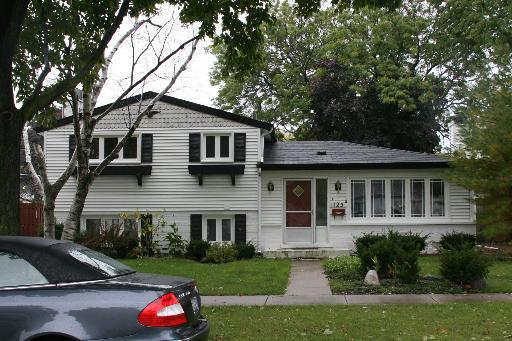 125 Lancaster Ln., Des Plaines, IL 60018