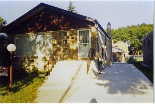 9029 S Essex Ave., Chicago, IL 60617