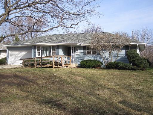 631 Braeburn Rd., East Dundee, IL 60118