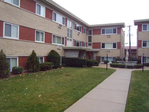 6819 W Raven #2F, Chicago, IL 60631