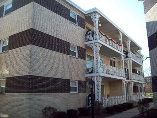 301 E Plainfield Rd. #8, La Grange, IL 60525